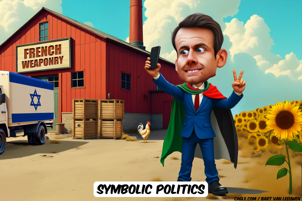 Emmanuel Macron making selfie