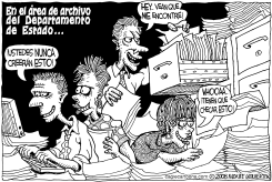 EN EL AREA DE ARCHIVO DEL DEPARTAMENTO DE ESTADO by Monte Wolverton